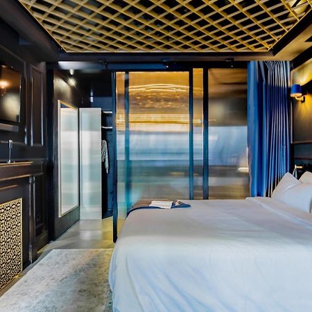 Suite Shibari By Justine Apartments Sobria Elegante Y Pecaminosa Apartamento Turistico En Madrid Rio Bagian luar foto